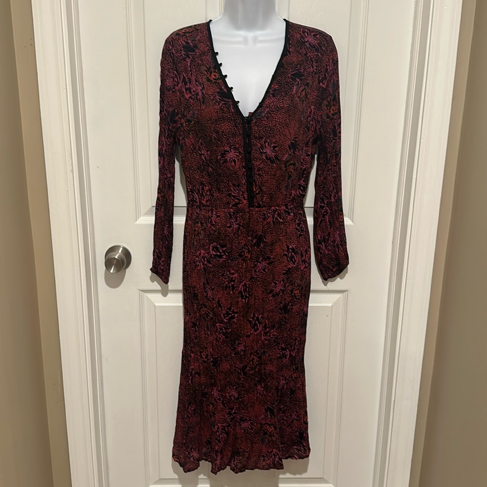 Beautiful DR2 Size medium dress. Fits like 6. Pink, orange black. Cute!